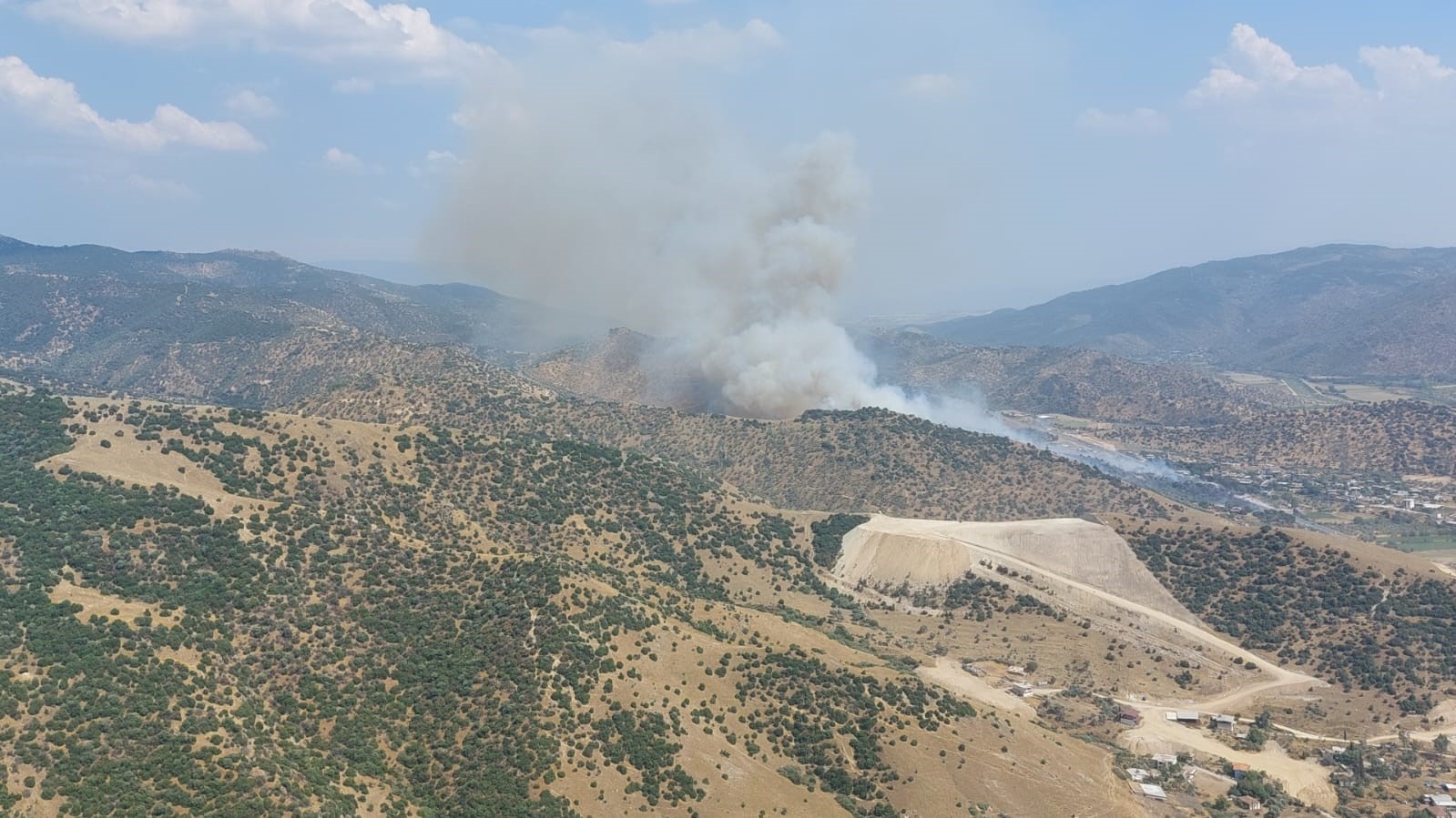 Aydın’da zirai alandaki yangın büyüyor