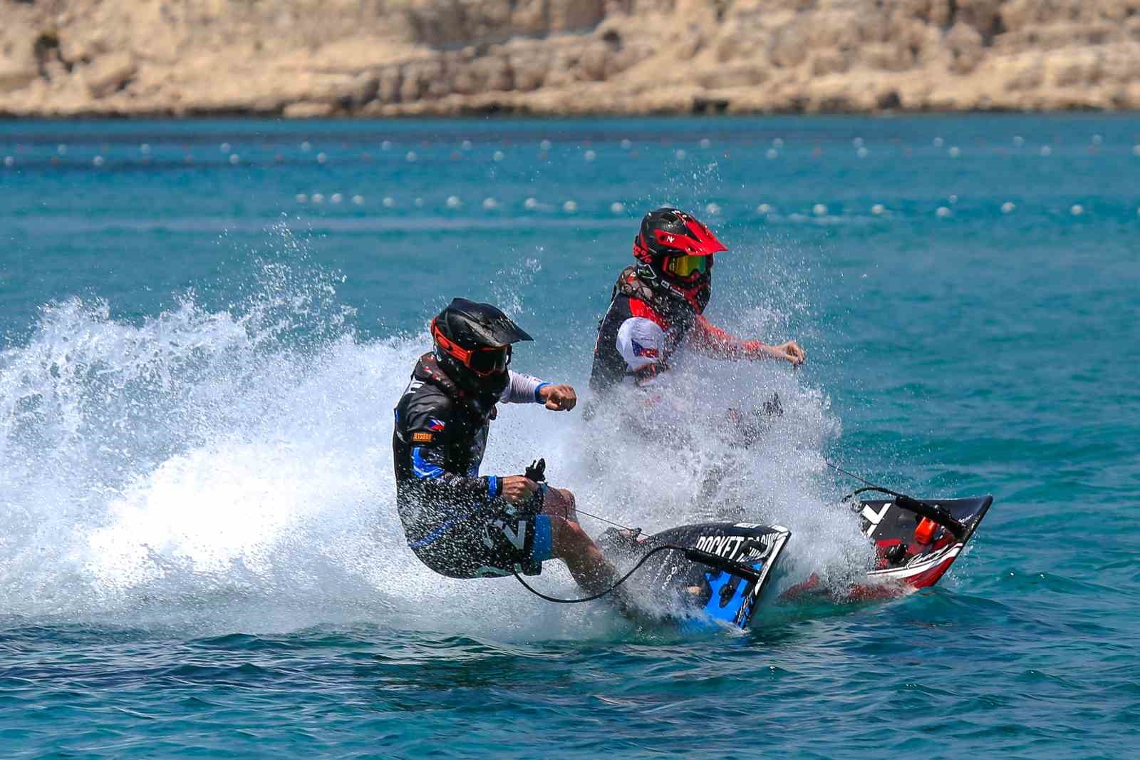 Dünya Motosurf Şampiyonası Çeşme’de renkli görüntülerle start aldı 