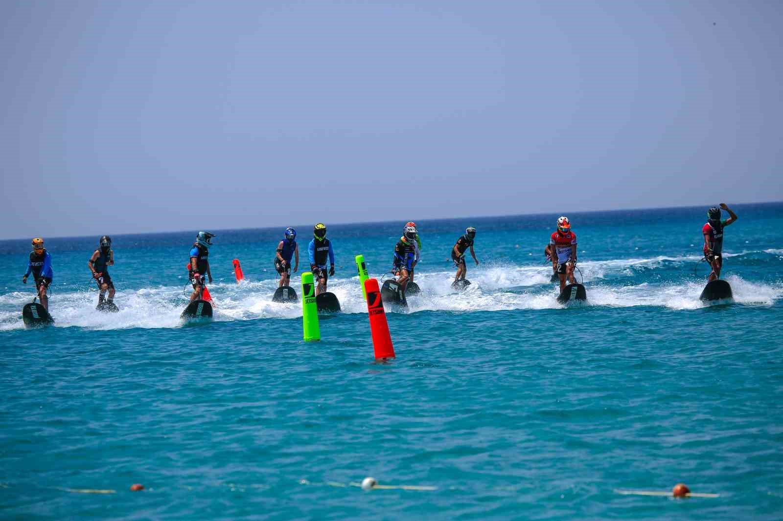 Dünya Motosurf Şampiyonası Çeşme’de renkli görüntülerle start aldı 