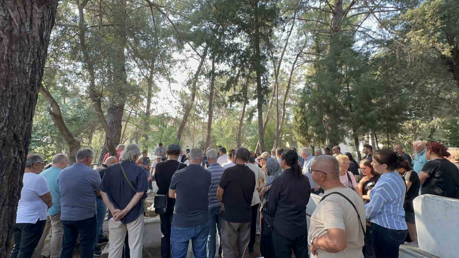 Marmaris’in Kültür sanat temsilcisi Altınöz sevenleri tarafından toprağa verildi 