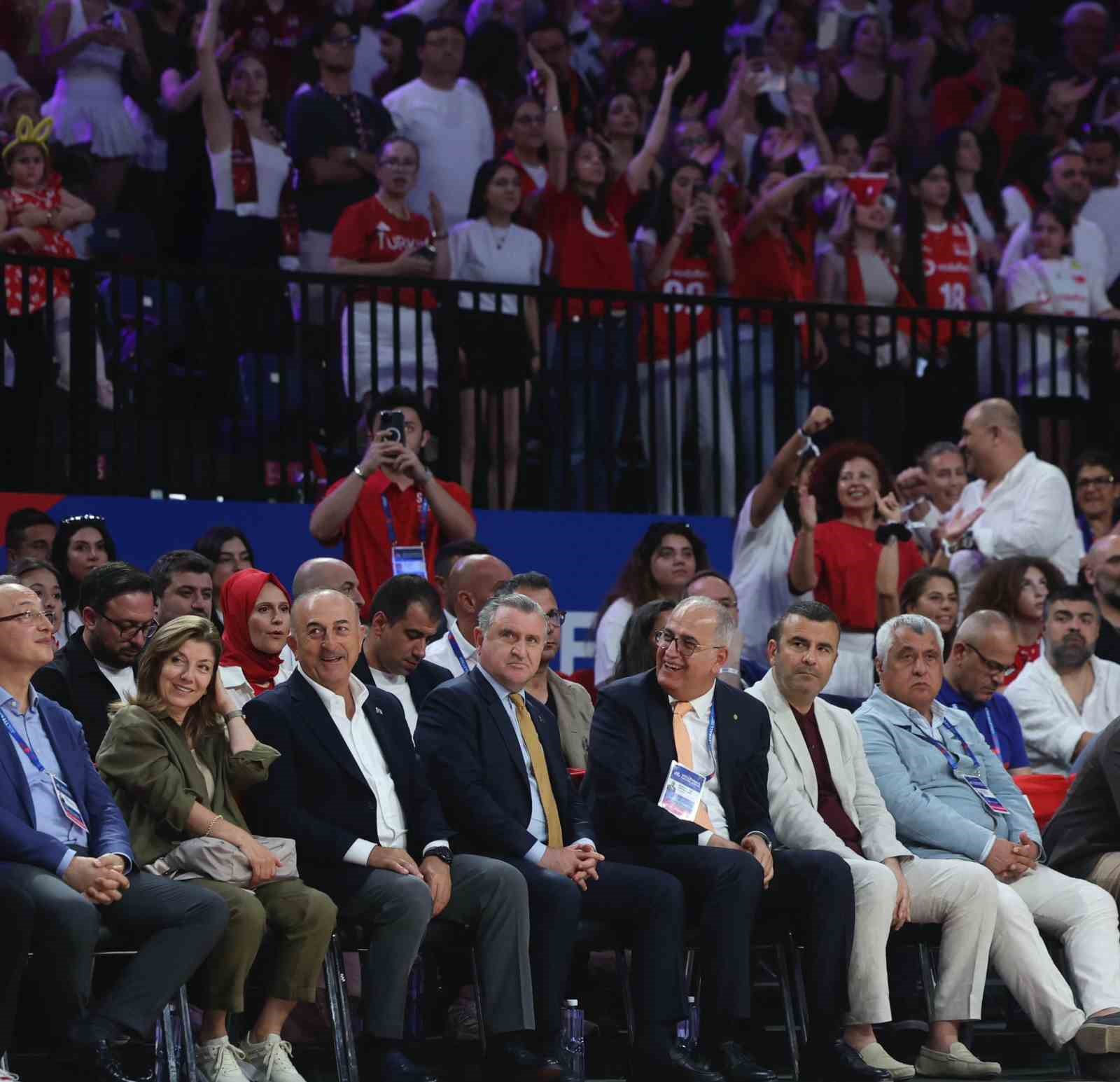 Bakan Bak’tan Güney Kore’yi mağlup eden A Milli Kadın Voleybol Takımı’na tebrik 