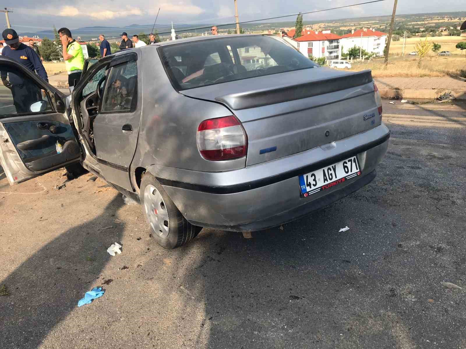 İki araç kafa kafaya çarpıştı: 1 ölü 1 yaralı 