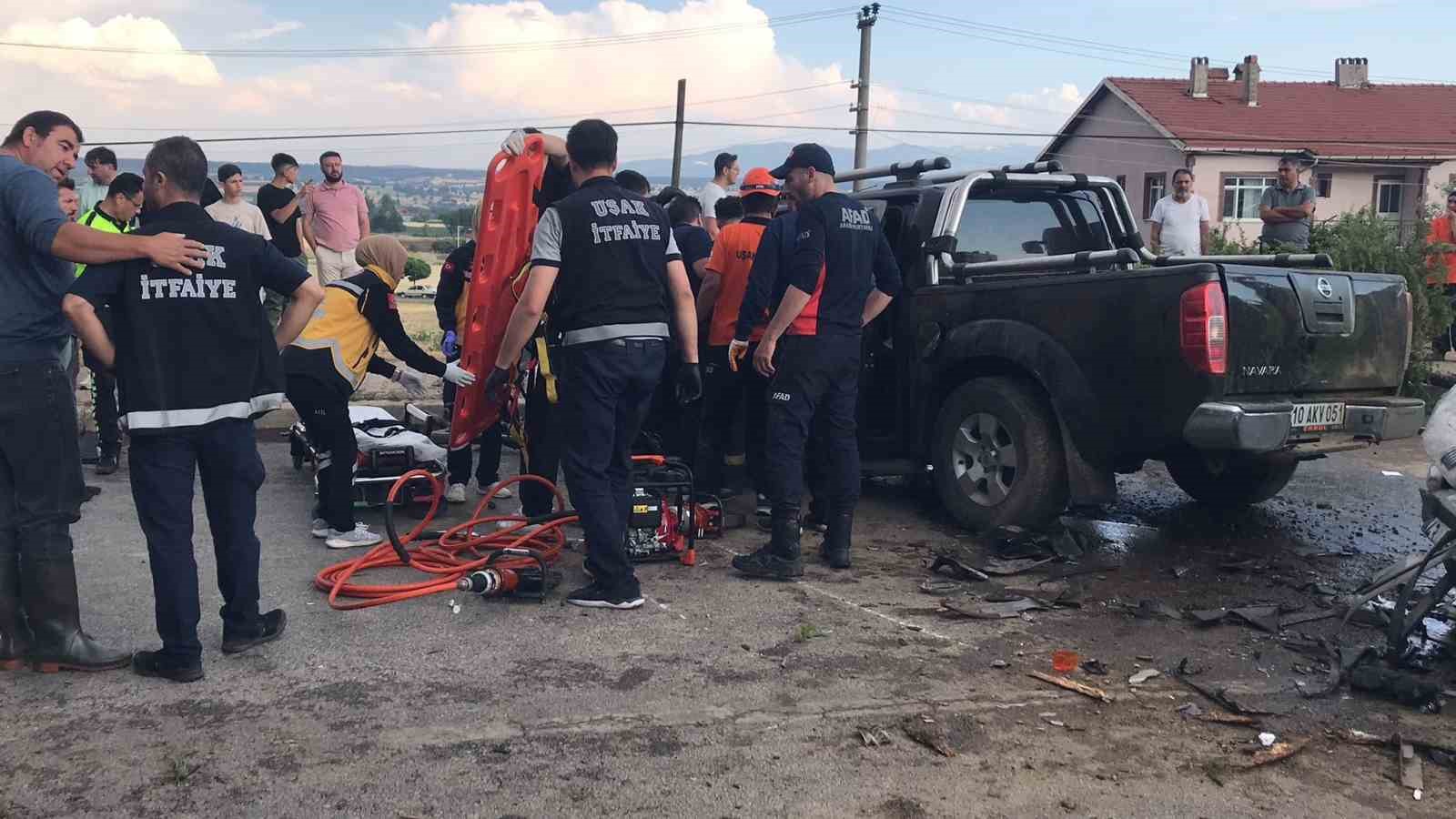 İki araç kafa kafaya çarpıştı: 1 ölü 1 yaralı 
