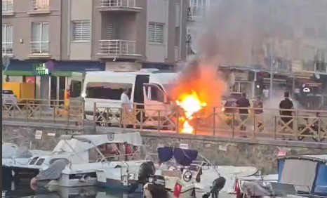 Marmaris’te minibüs yandı, can kaybı ve yaralı yok 