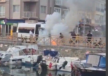 Marmaris’te minibüs yandı, can kaybı ve yaralı yok 