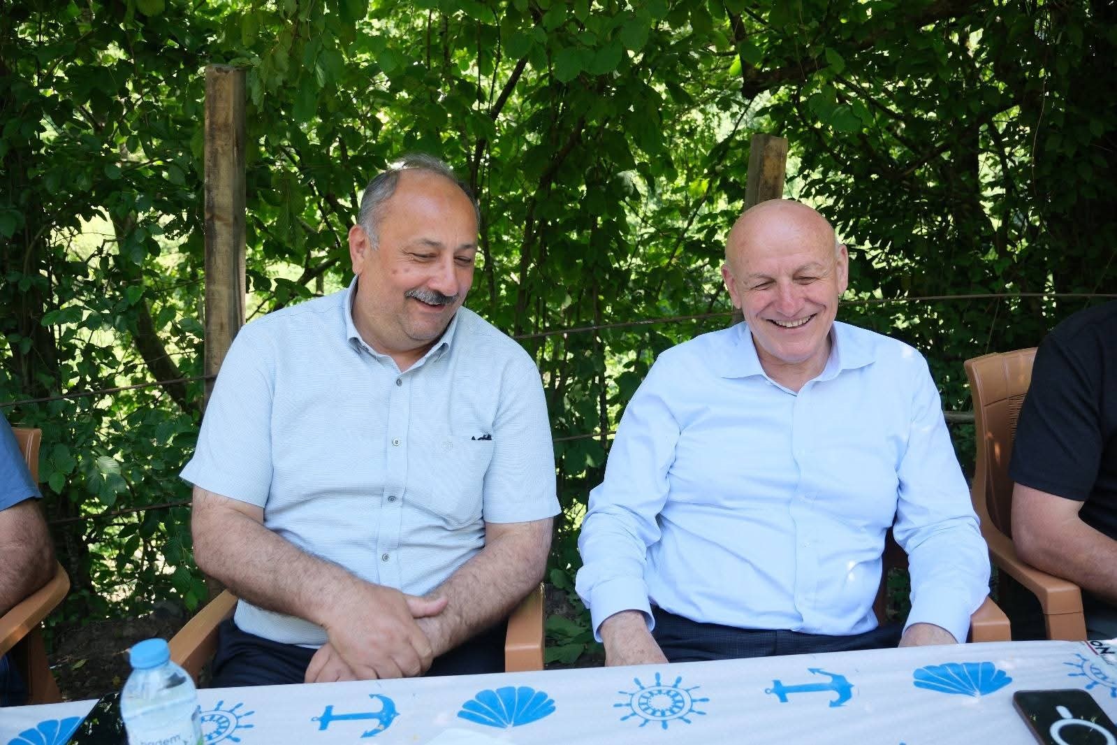 İlçeleri birleştiren köprüde ortak buluşma 