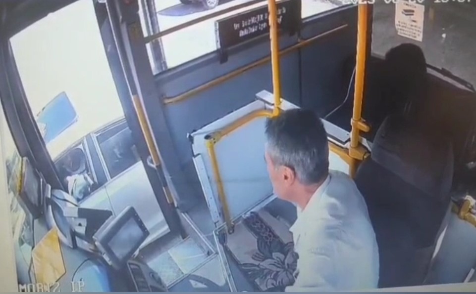 Gaziantep’te otobüs şoförüne direksiyon başında silahlı saldırı: O anlar kamerada 