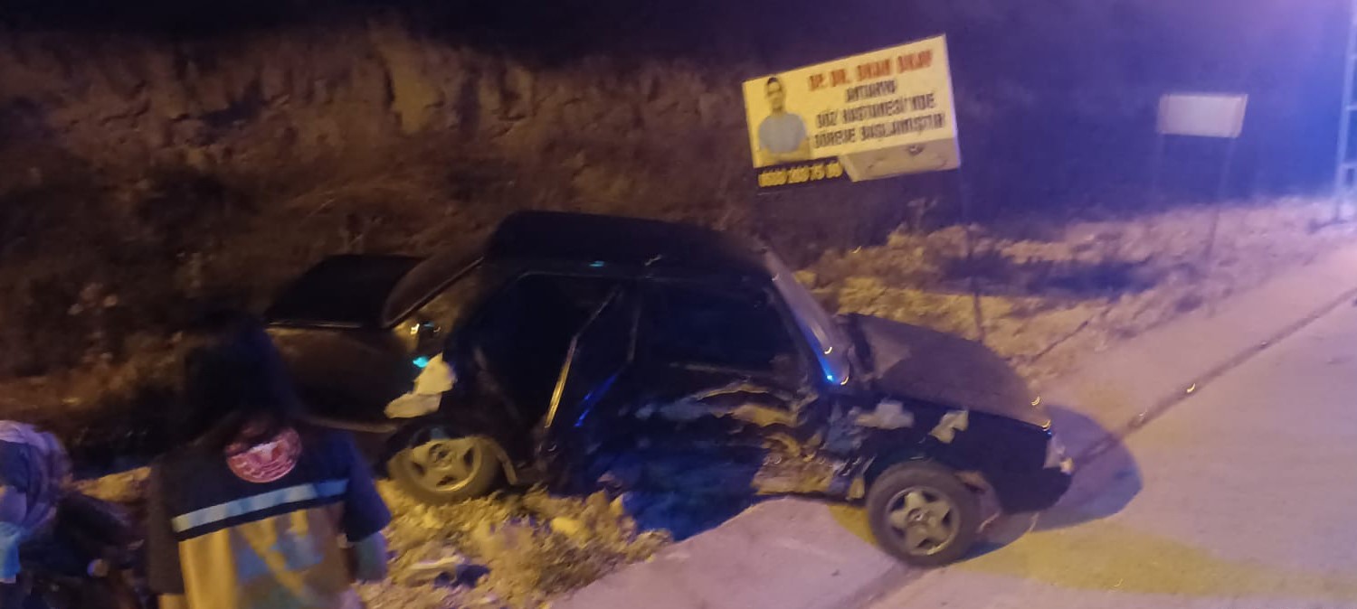 Hatay’da iki otomobil çarpıştı: 6 yaralı 
