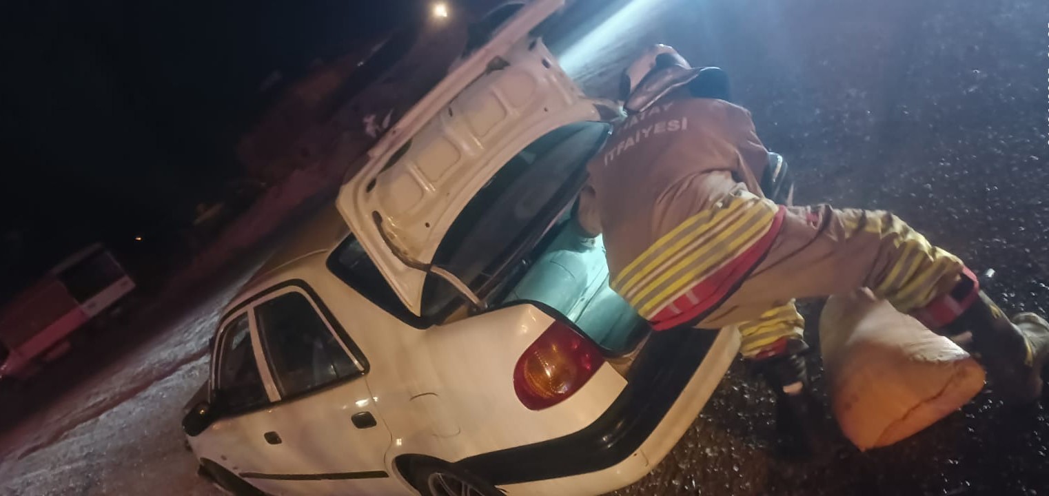 Hatay’da iki otomobil çarpıştı: 6 yaralı 