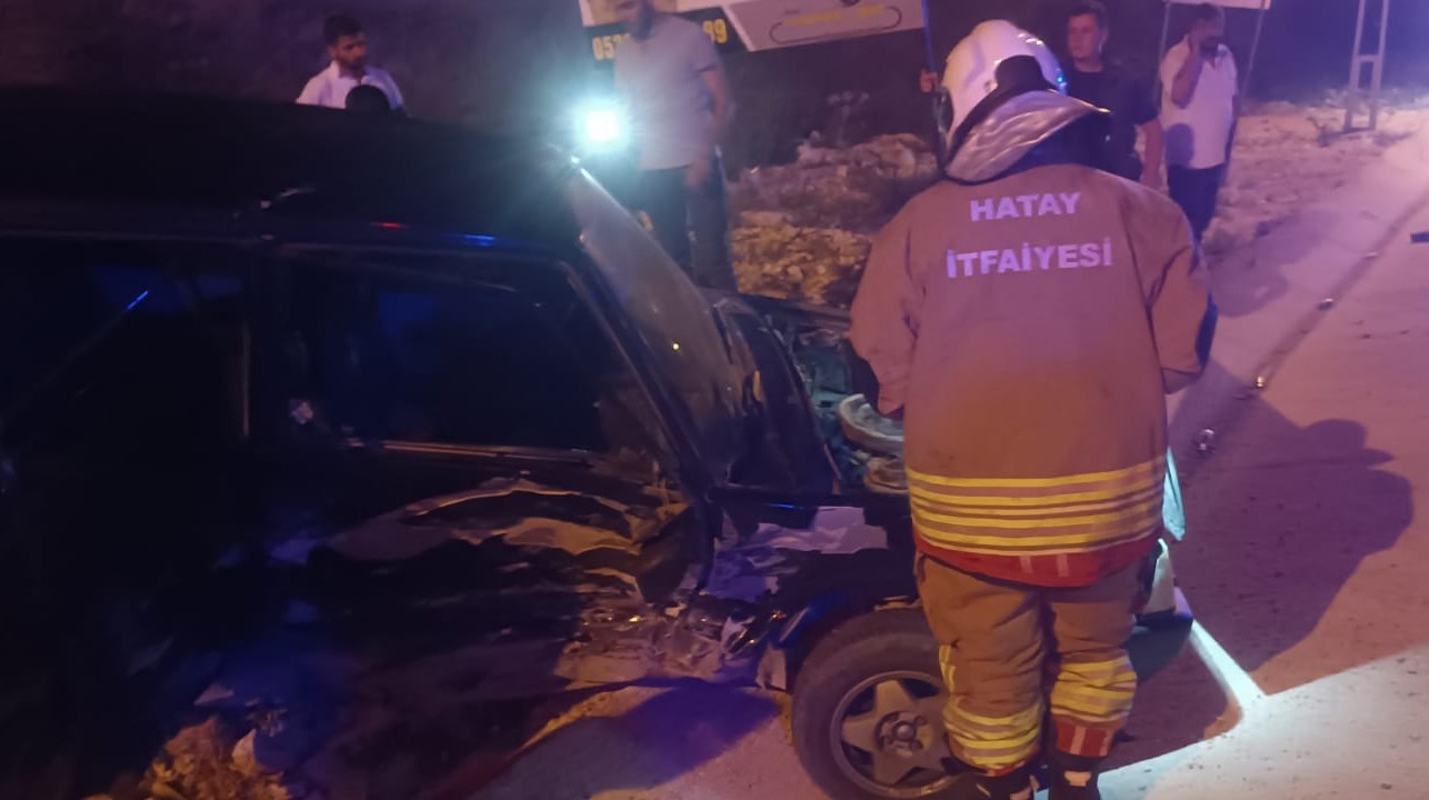 Hatay’da iki otomobil çarpıştı: 6 yaralı 