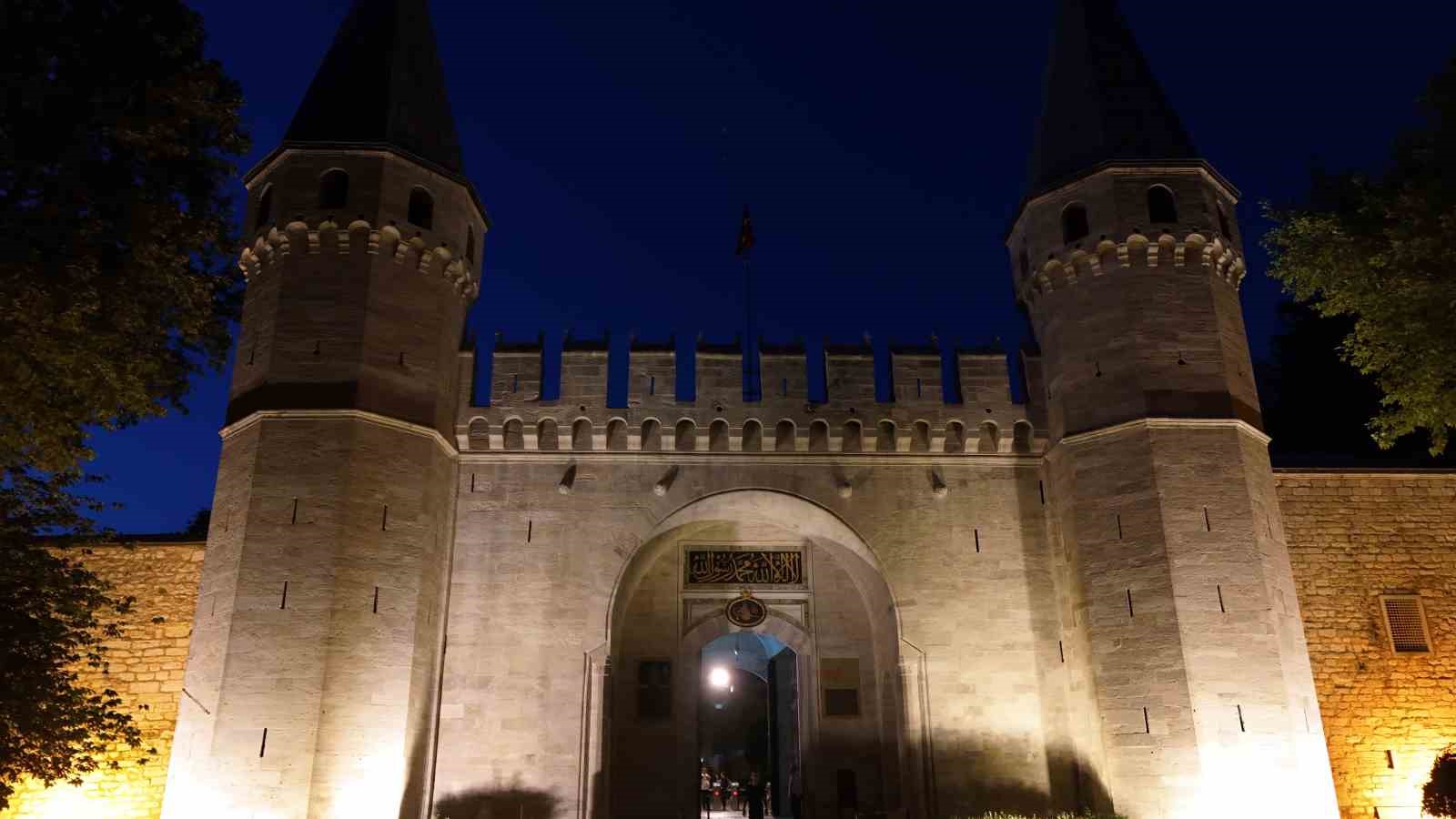 Topkapı Sarayı gece ziyaretçilerini ağırlamaya başladı 