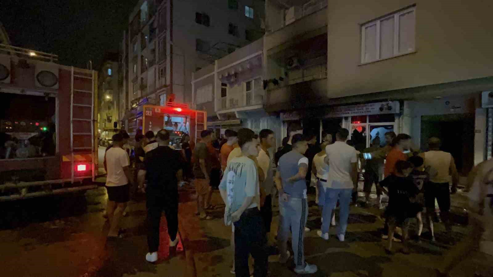 İskenderun’da motosiklet tamir atölyesinde yangın çıktı 