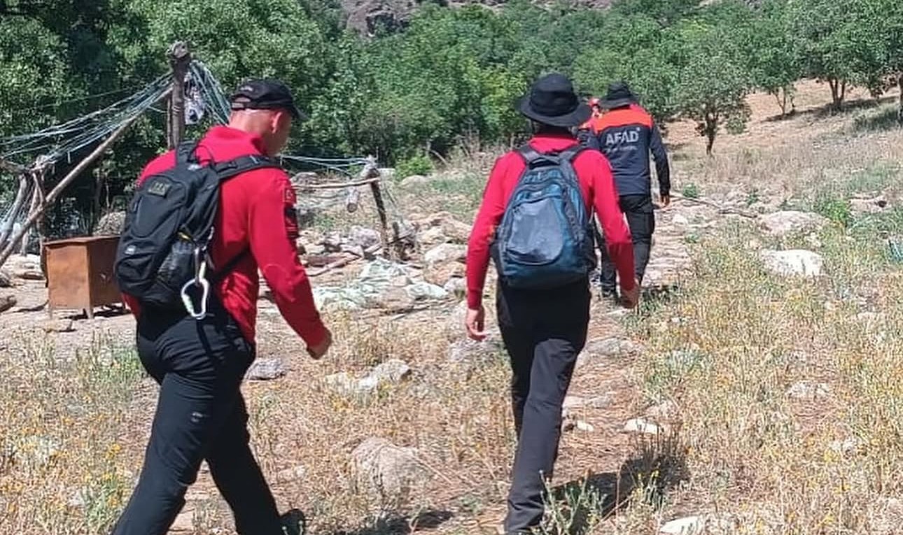 Yüksekova’da derenin sularında kaybolan vatandaşı arama çalışması yeniden başladı 