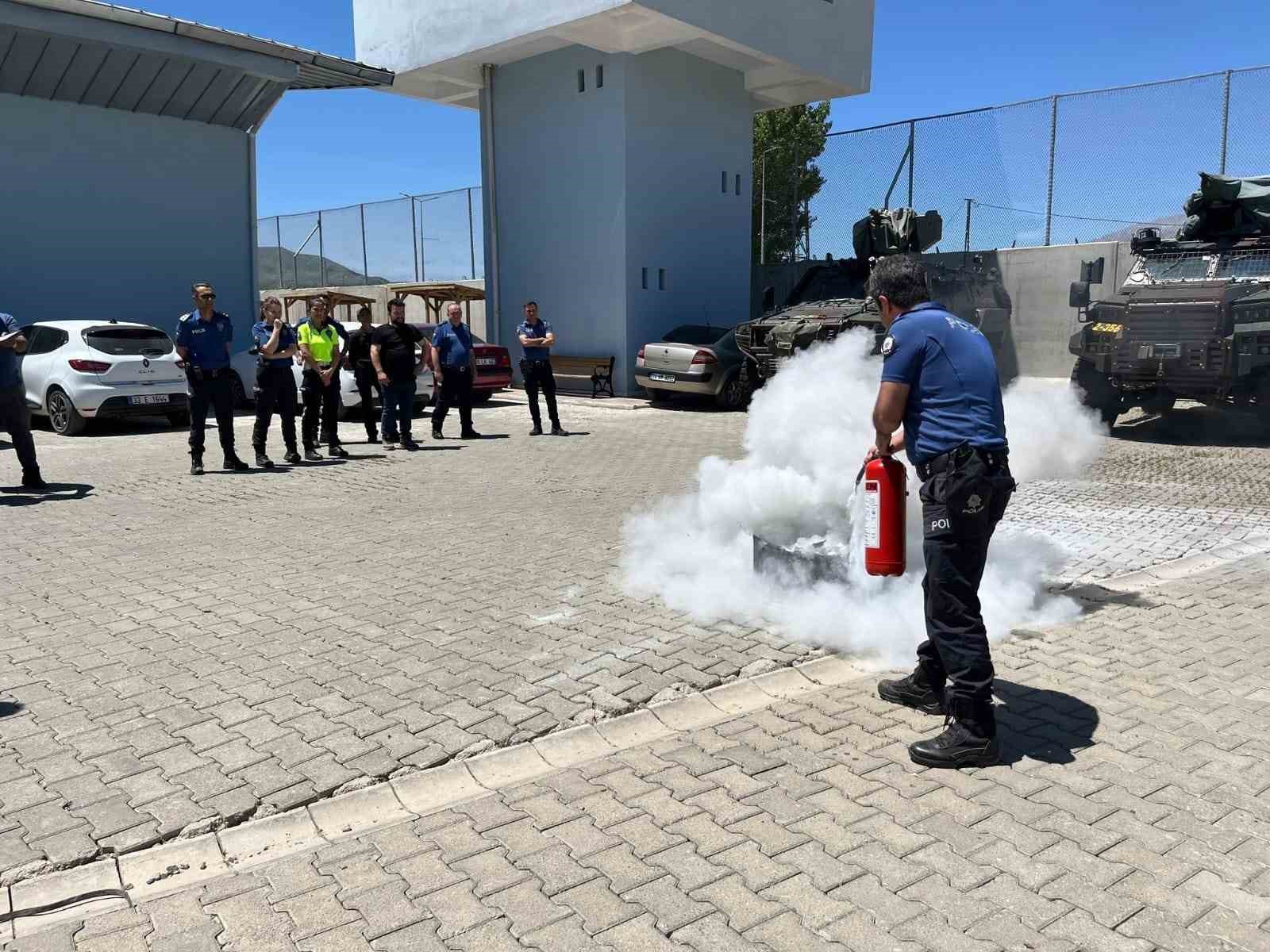 Tunceli’de kamu personeline yönelik afet farkındalık ve yangın eğitimi 