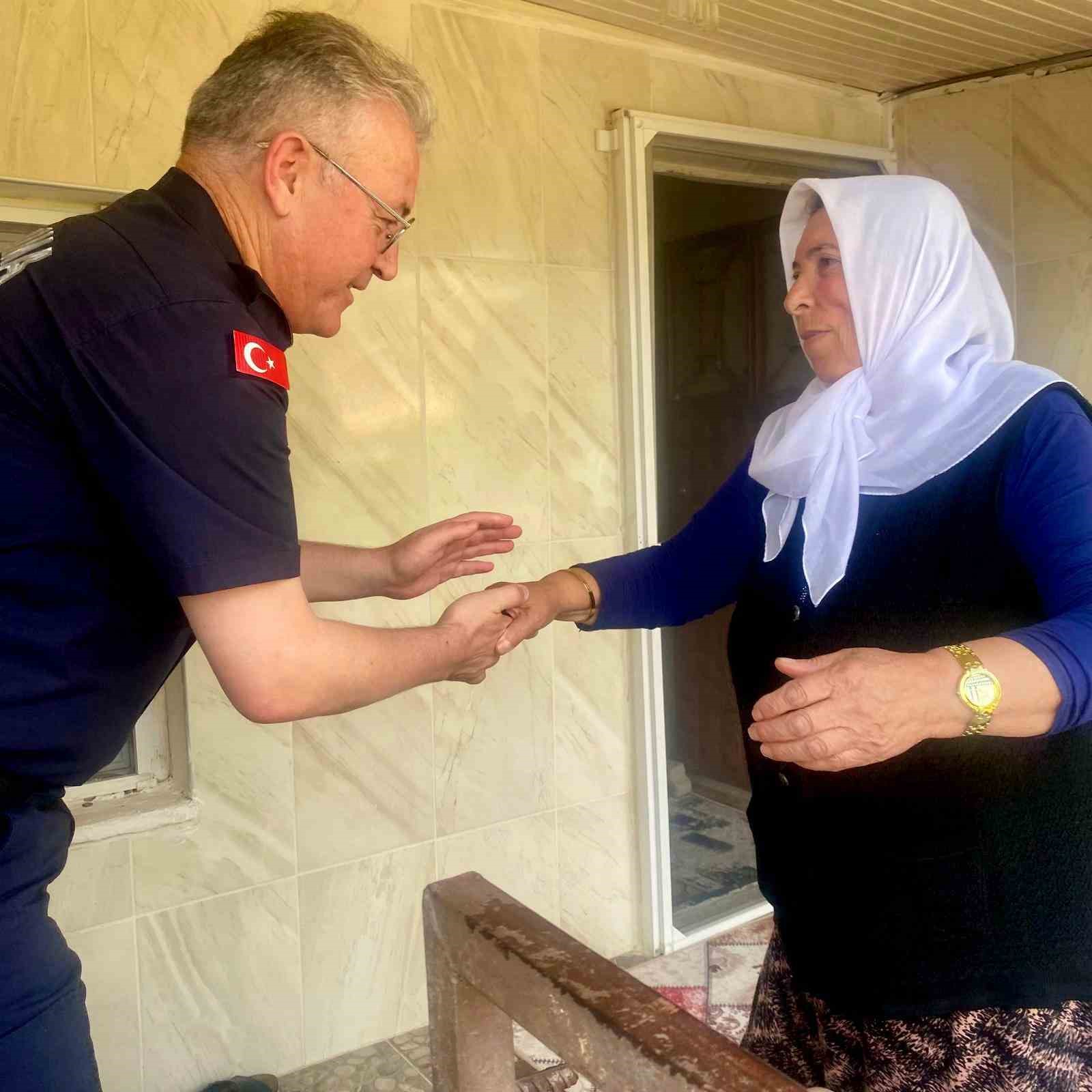 Şehit annesi evladının silah arkadaşlarını konuk etti 