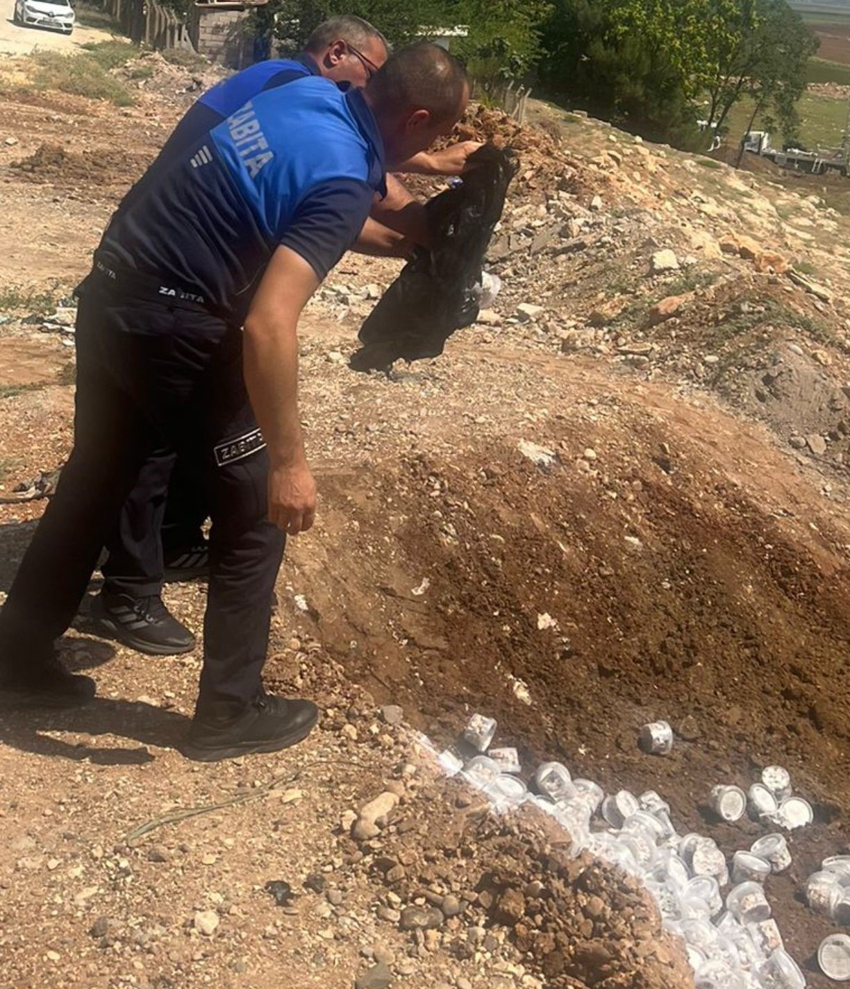 Reyhanlı’da insan sağlığını tehdit eden lokum ve gıda ürünleri imha edildi 