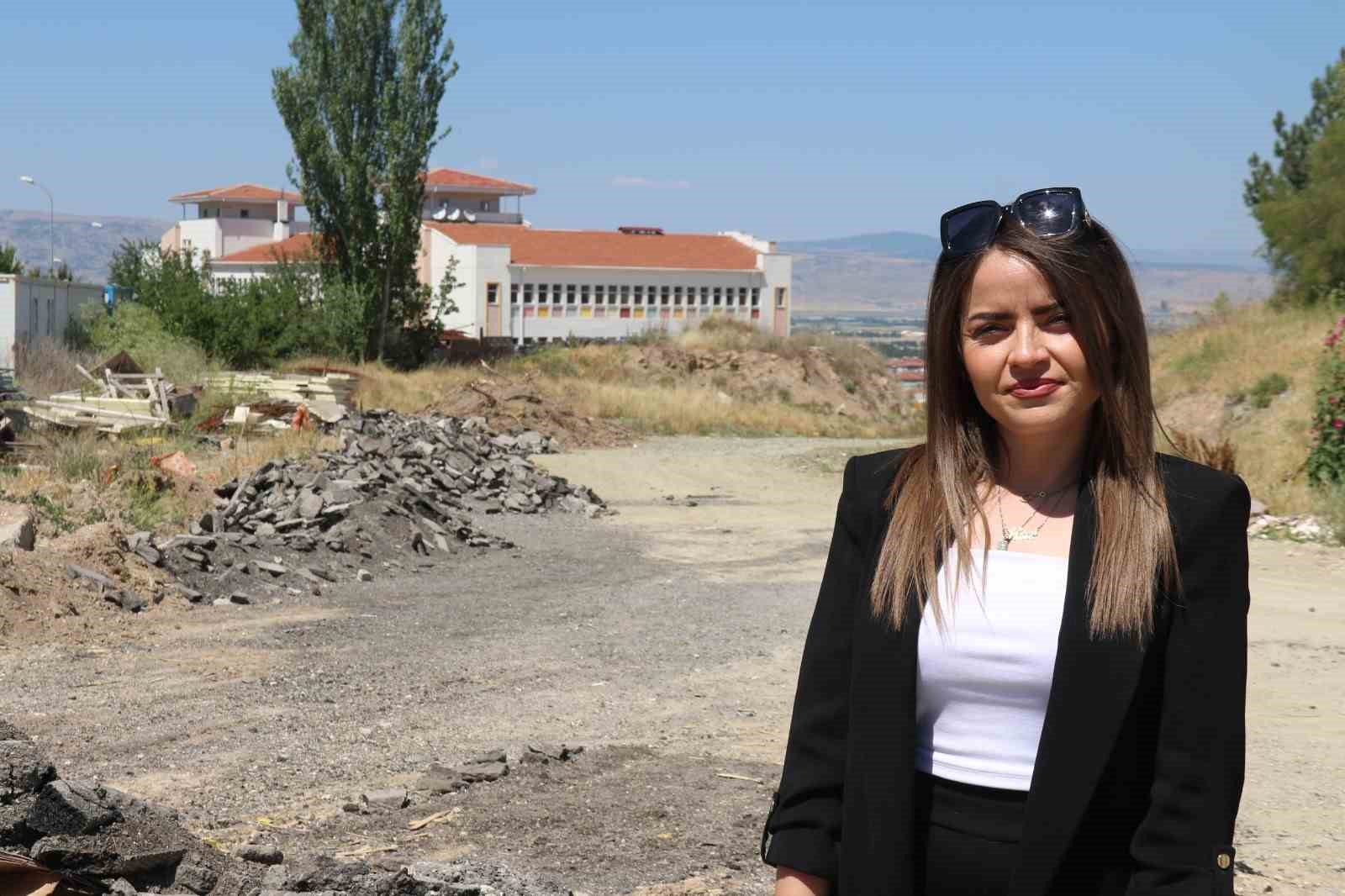 Erenköy mahalle muhtarından kirletilen boş arazi tepkisi 