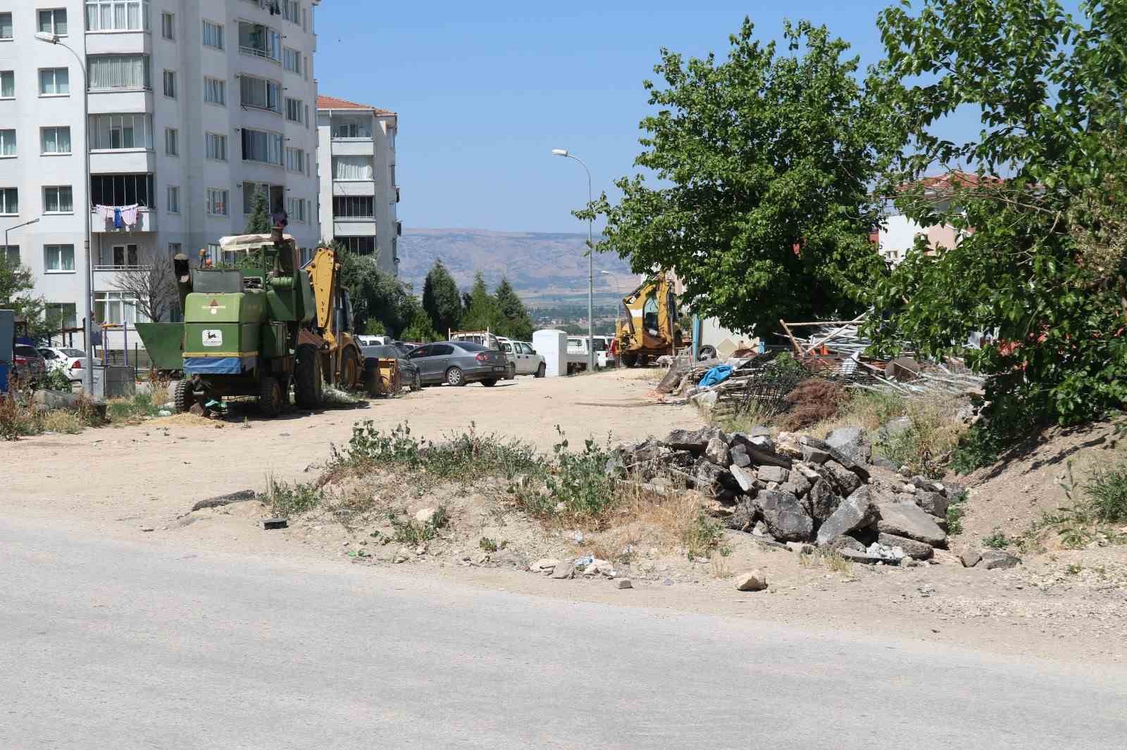 Erenköy mahalle muhtarından kirletilen boş arazi tepkisi 