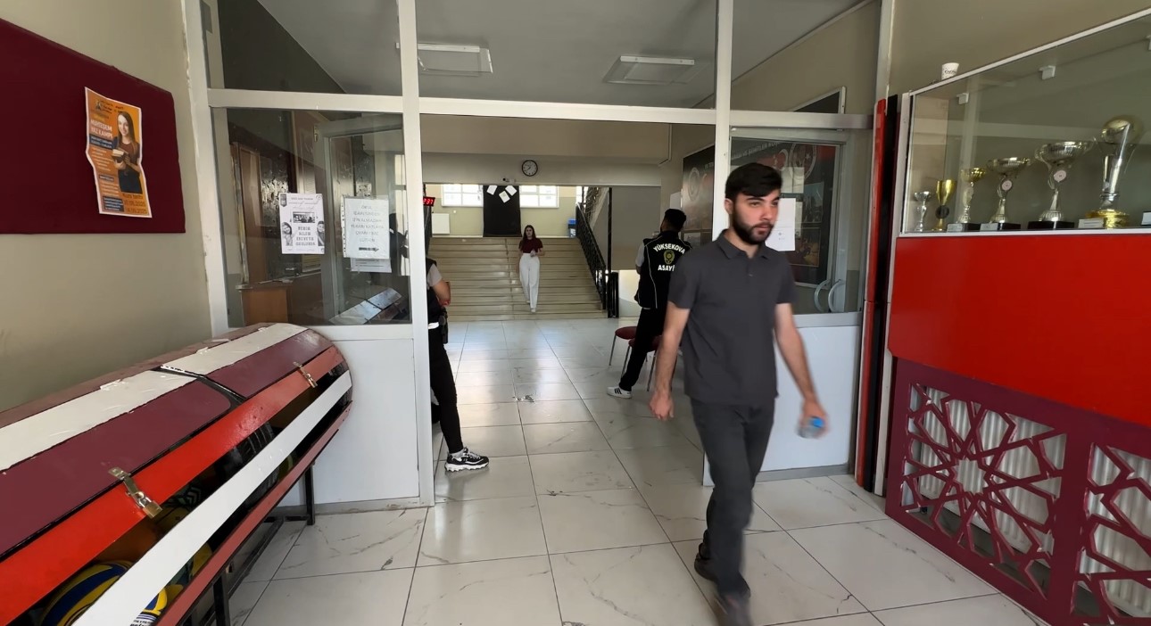 Yüksekova’da YKS’nin ikinci oturumu sona erdi 