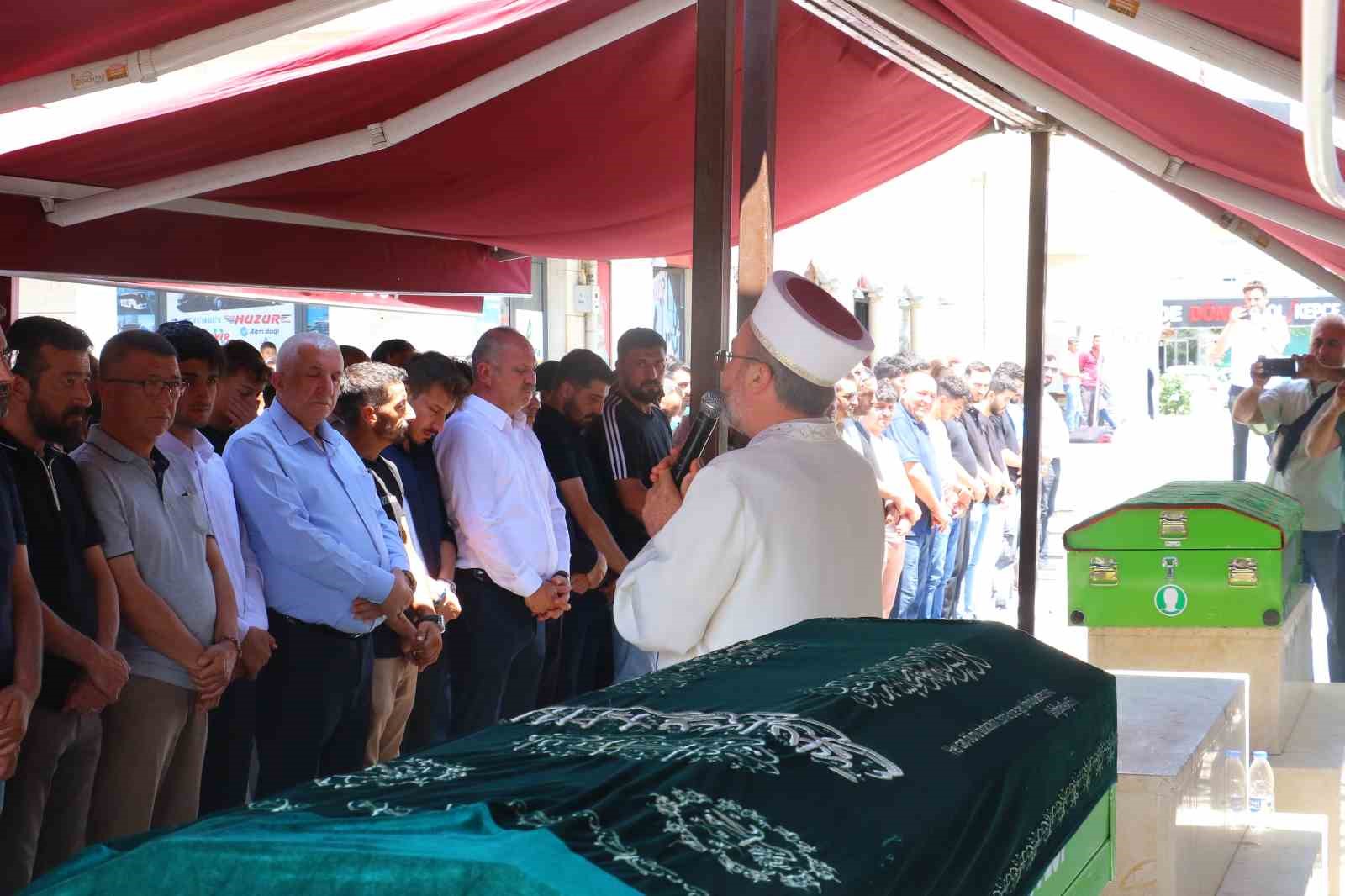 Ankara’da fabrikadaki azot gazı sızıntısından zehirlenen 2 işçi defnedildi 
