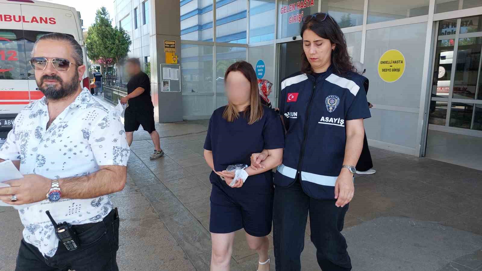 Evlilik vaadiyle 444 bin liralık altın aldıran kadınlar tuvalette kıyafet değiştirip kaçtılar 