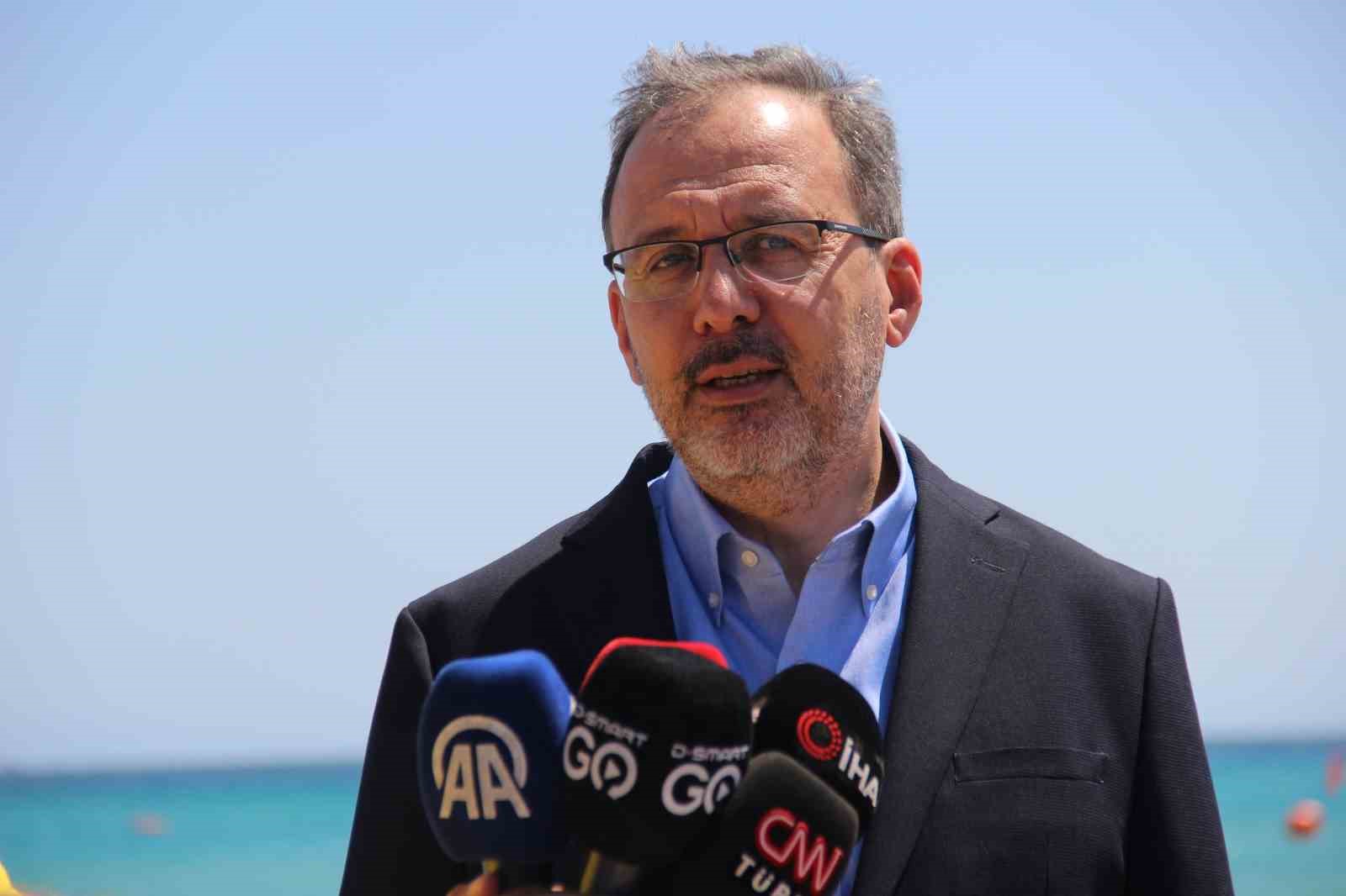 Mehmet Kasapoğlu: 