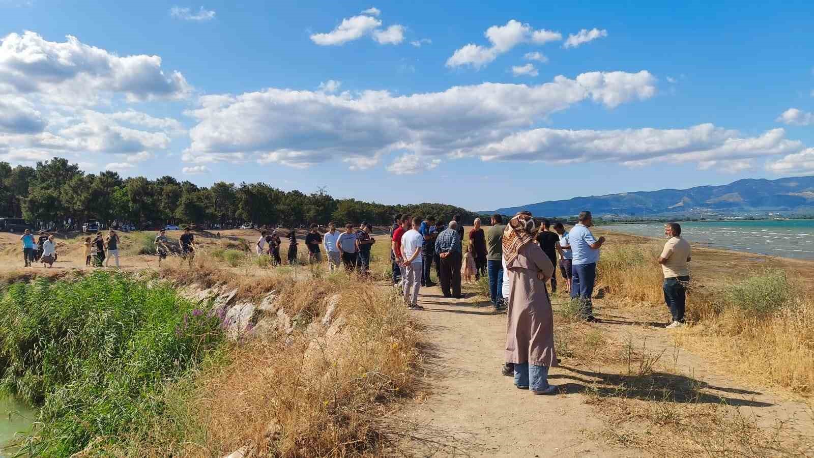 İznik Gölü’ne giren iki kuzen kayboldu 