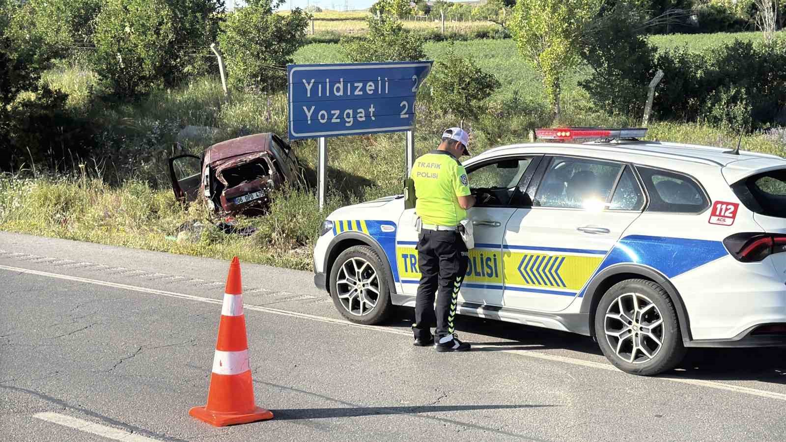 Kontrolden çıkan otomobil şarampole uçtu: 1’i ağır 3 yaralı 