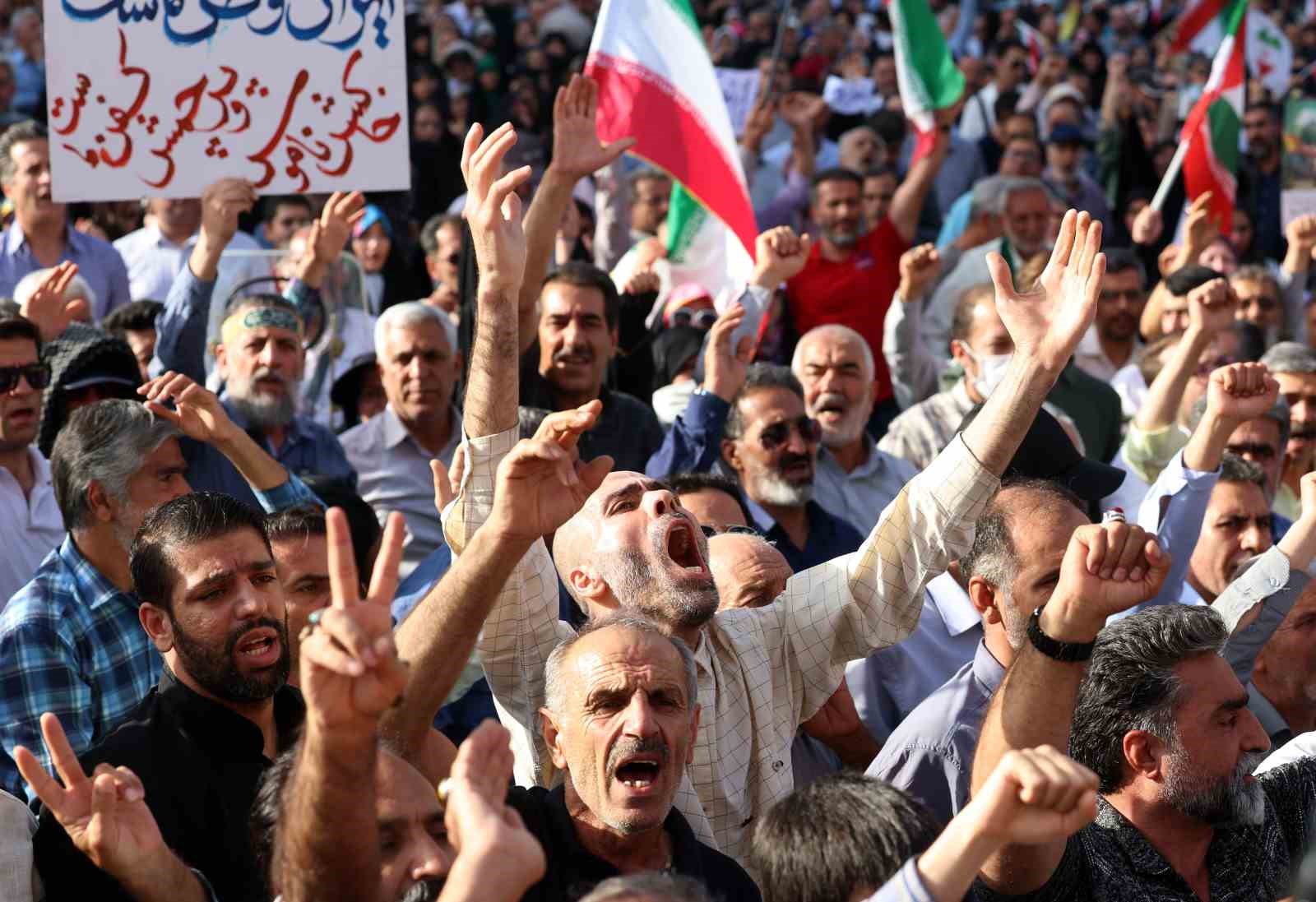 İran’da ABD’nin saldırıları protesto edildi: 