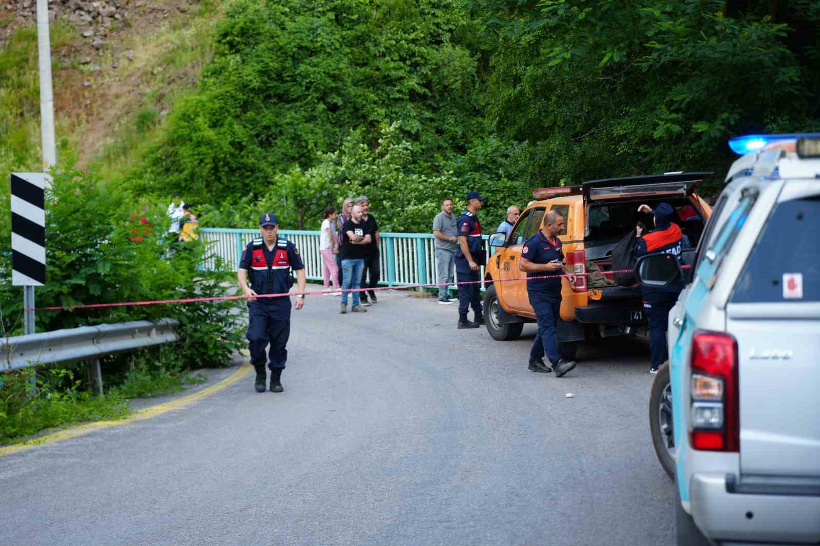 Çocuğunu kurtarmak için suya atlayan anne hayatını kaybetti 