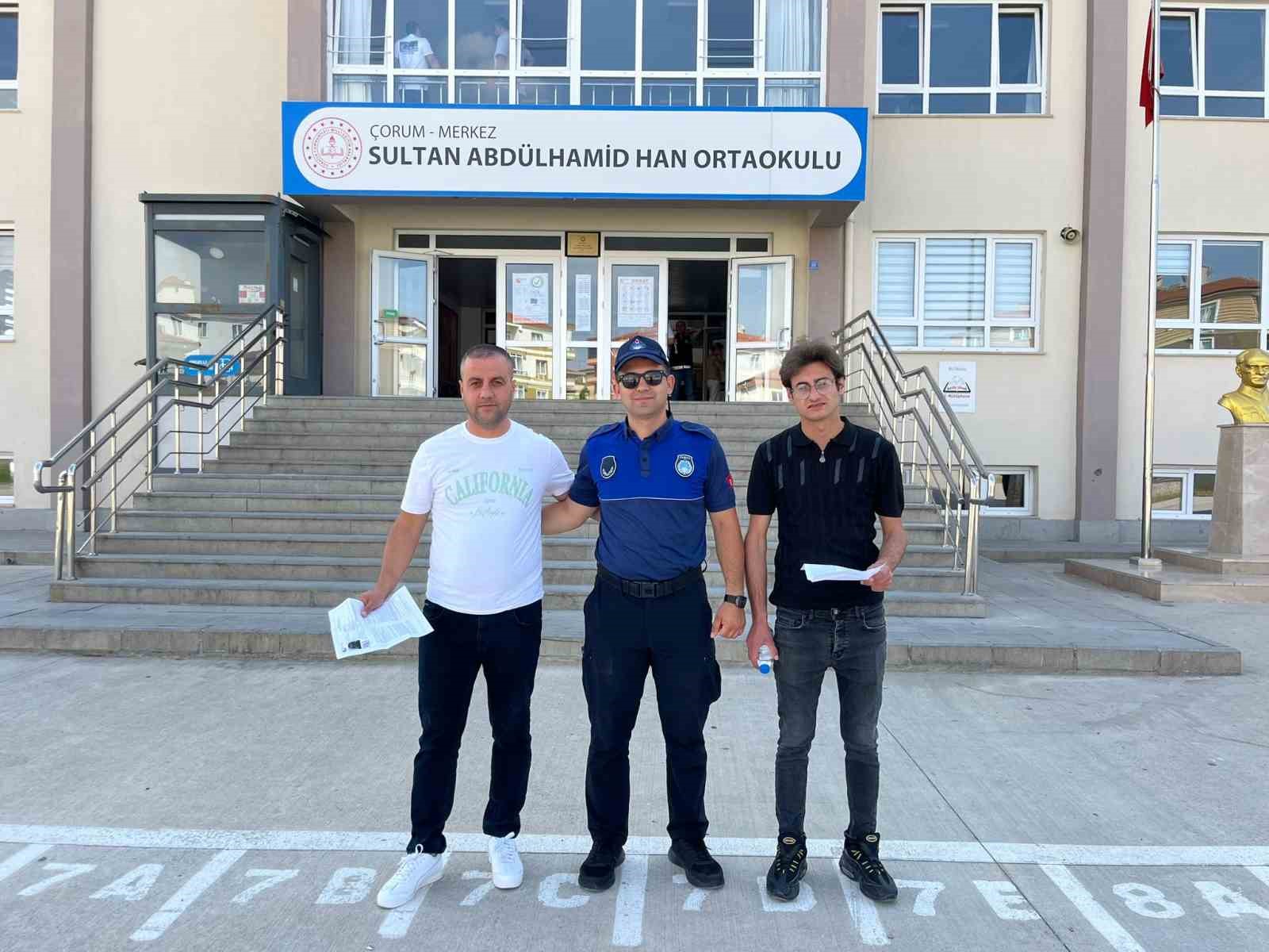 YKS sınavında adayların imdadına zabıta yetişti 