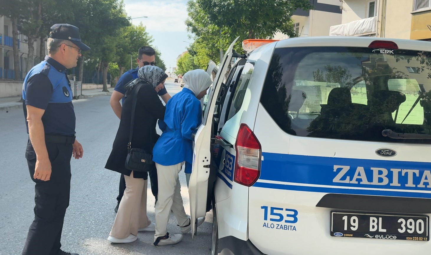 YKS sınavında adayların imdadına zabıta yetişti 