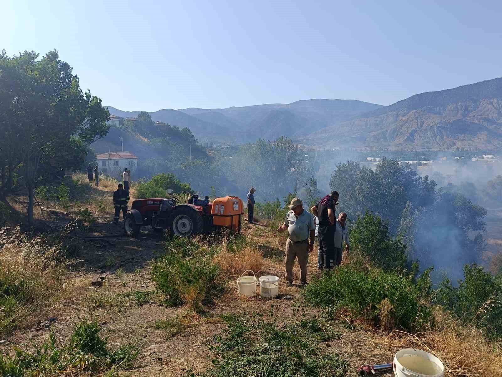 Eskişehir’de ağaçlık alanda yangın: Alevler okul lojmanına sıçradı 