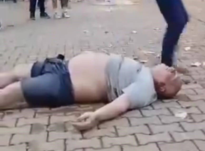 Tanıtımı yapılan boğaya para atarken boynuz darbesiyle yaralandı 