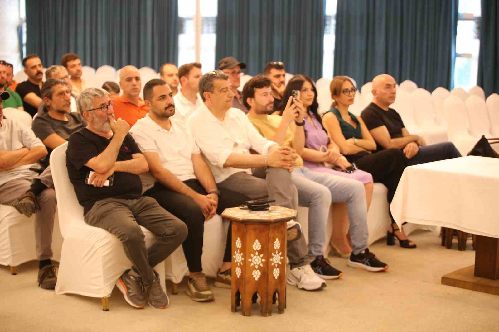 Afyonkarahisar’da haber kameramanlarının sorunları ve çözüm önerileri ele alındı 