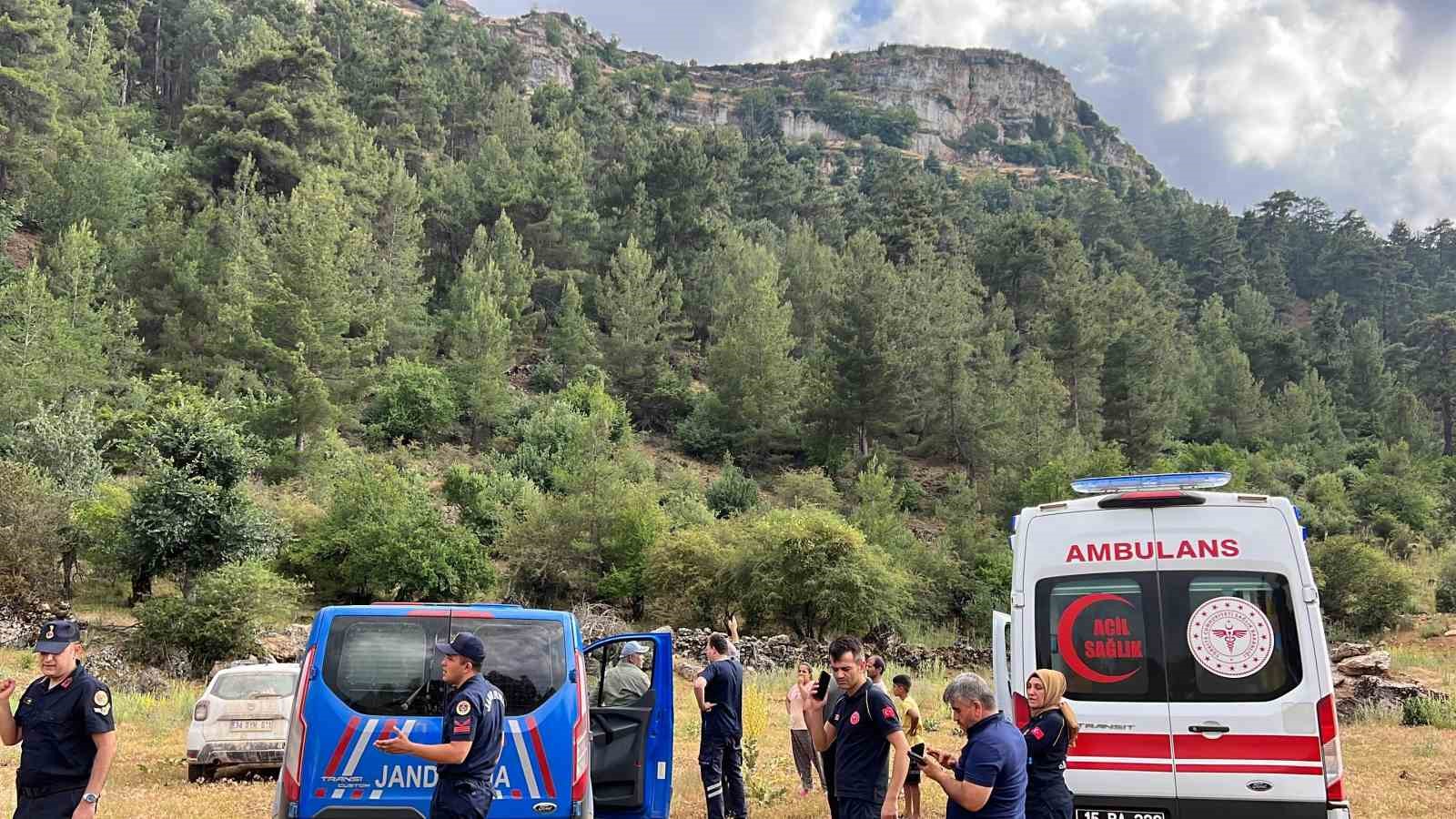 Ot toplamak için antik kente çıkan kadın kayalıklardan düşerek hayatını kaybetti 