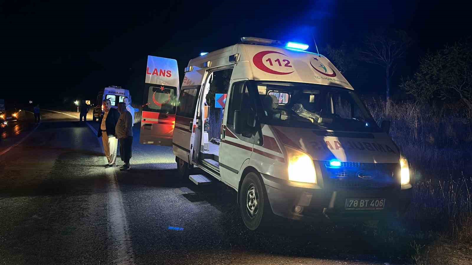 Kontrolden çıkan otomobil takla atıp ters döndü: 1’i çocuk 4 yaralı 