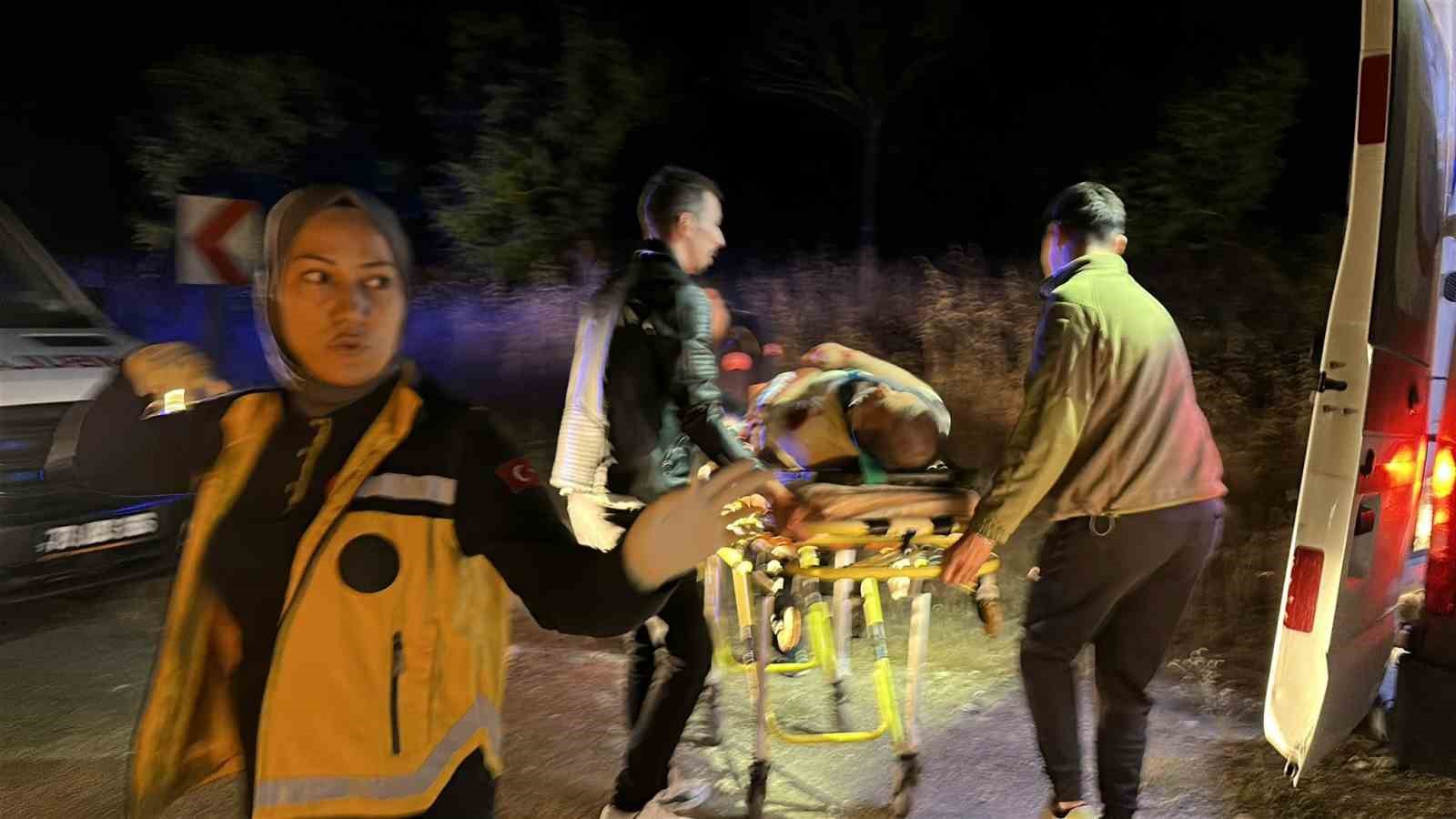 Kontrolden çıkan otomobil takla atıp ters döndü: 1’i çocuk 4 yaralı 