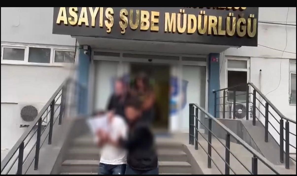 ATM önlerinde vatandaşları dolandıran şüphelilerin kılık değiştirip kaçmaları kameralara yansıdı 