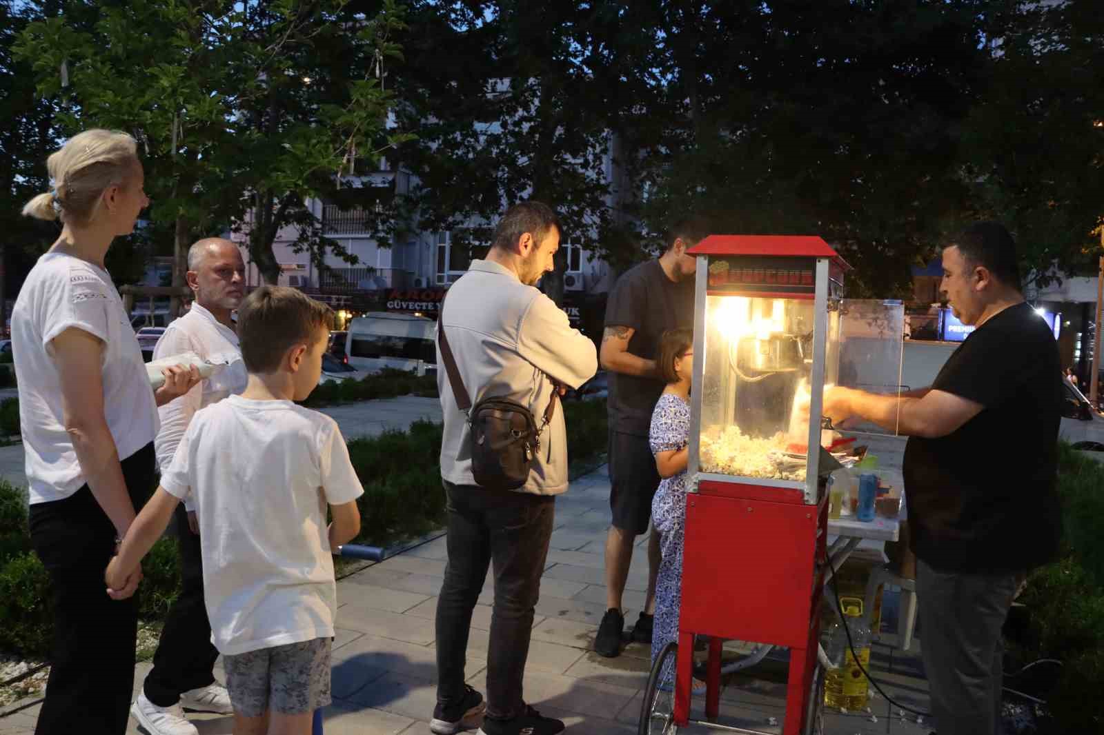 Maltepe Yazlık Sinema’da ’Süt Kardeşler’ izleyiciyle buluştu 