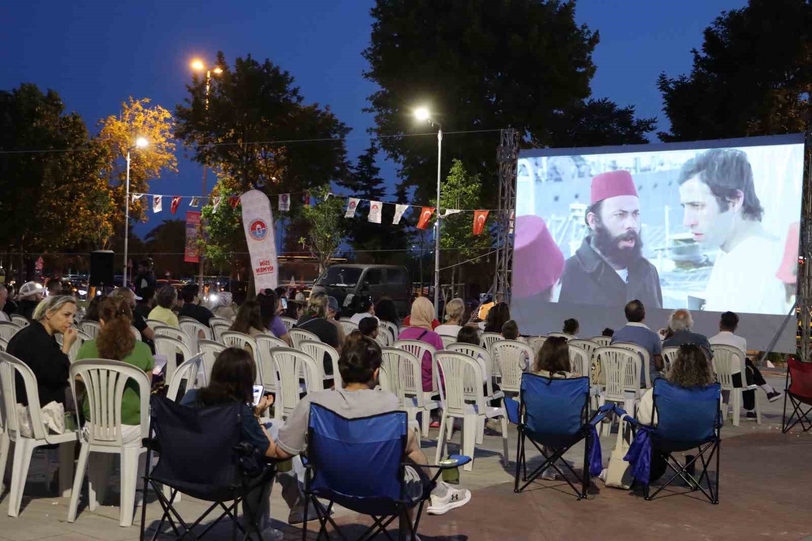 Maltepe Yazlık Sinema’da ’Süt Kardeşler’ izleyiciyle buluştu 
