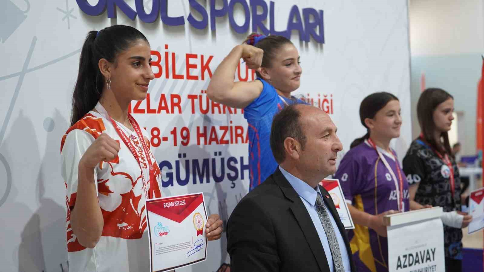 Taşımalı köy okulu öğrencisi Antalyalı Ayşe, Türkiye şampiyonu oldu 