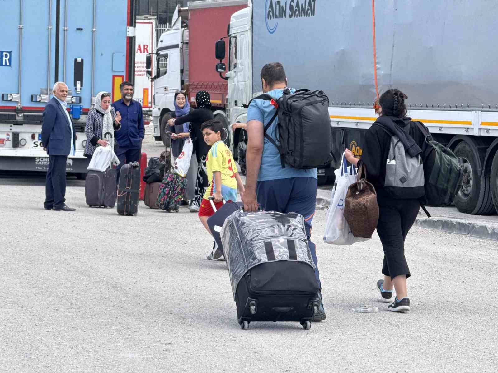 Gürbulak Sınır Kapısı’nda hava sahası etkisi: Karayolu tercih ediliyor 