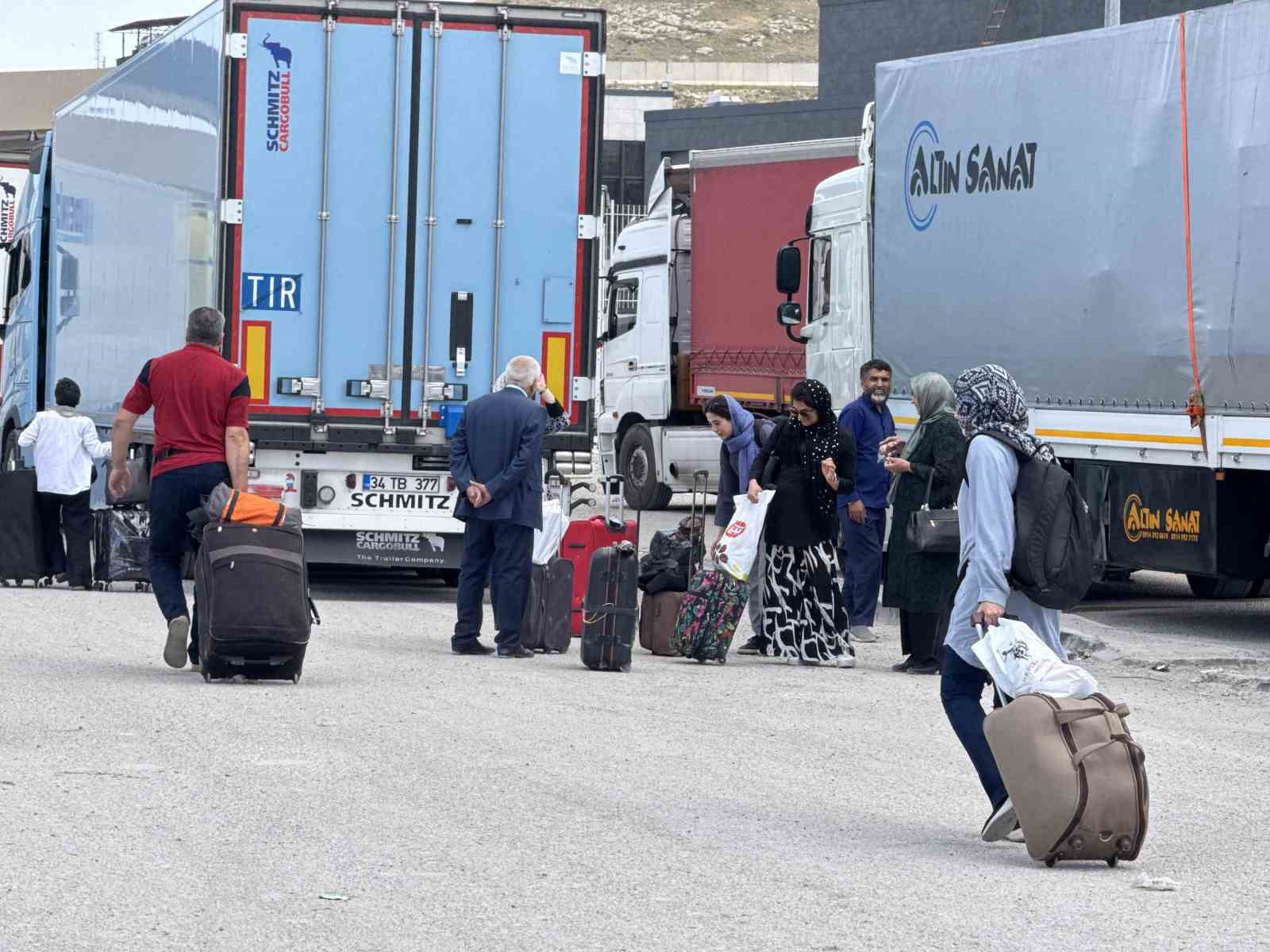 Gürbulak Sınır Kapısı’nda hava sahası etkisi: Karayolu tercih ediliyor 