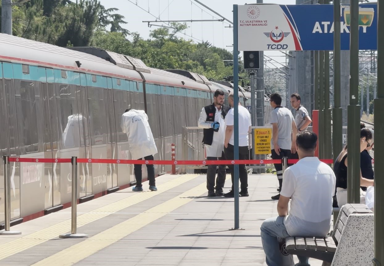 Marmaray’da raylara atlayan kişi intihar etti 