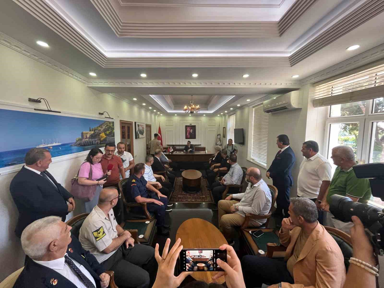 Alanya’nın yeni kaymakamı Öztürk görevine başladı 