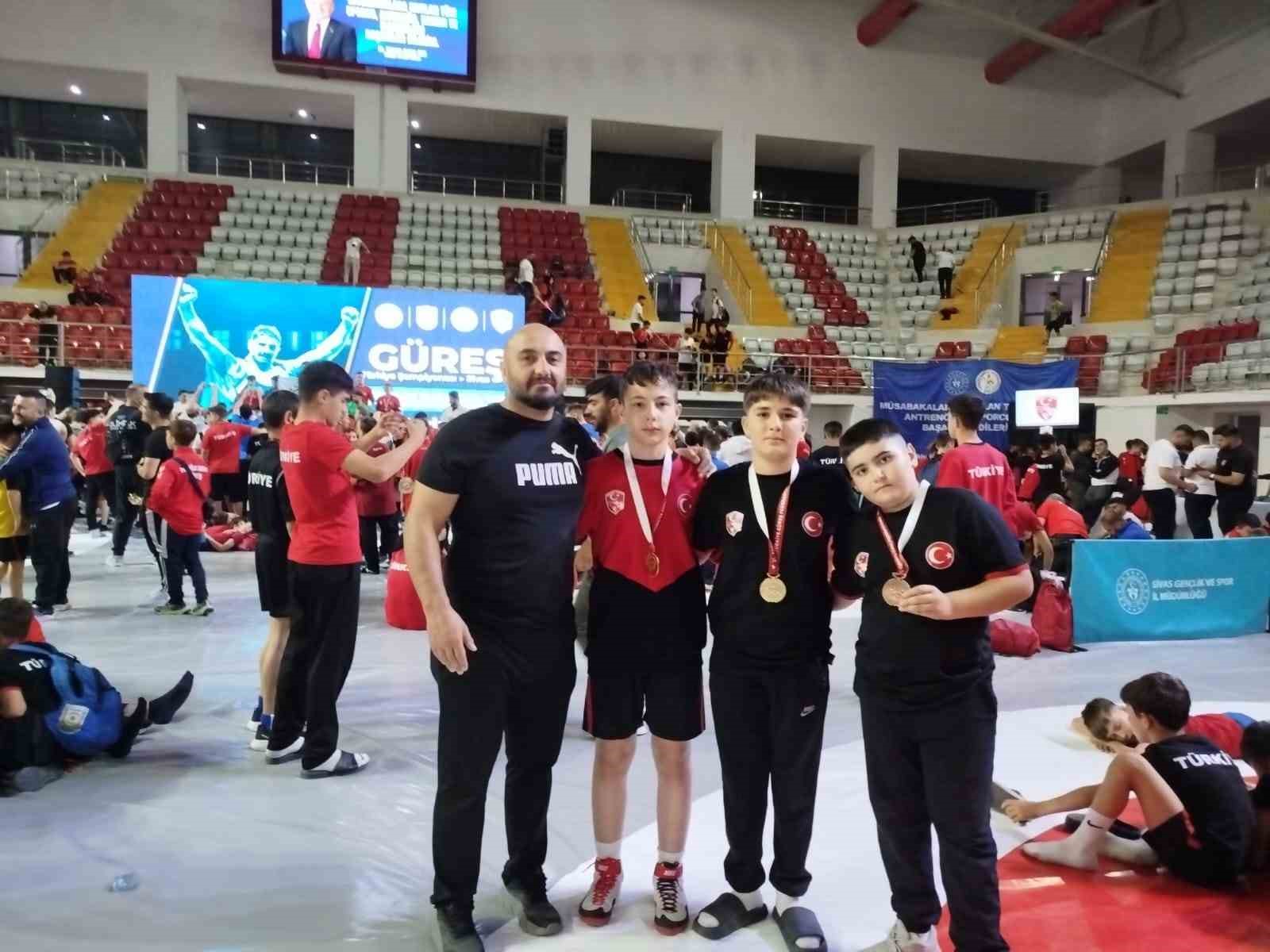 Çorumlu güreşçilerden Türkiye Şampiyonasında büyük başarı 