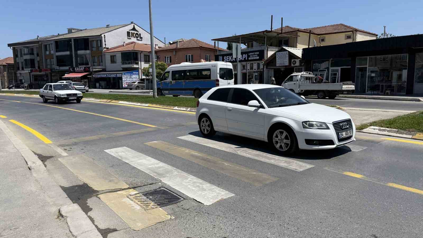 Yaya geçidinden geçerken canından oluyordu 