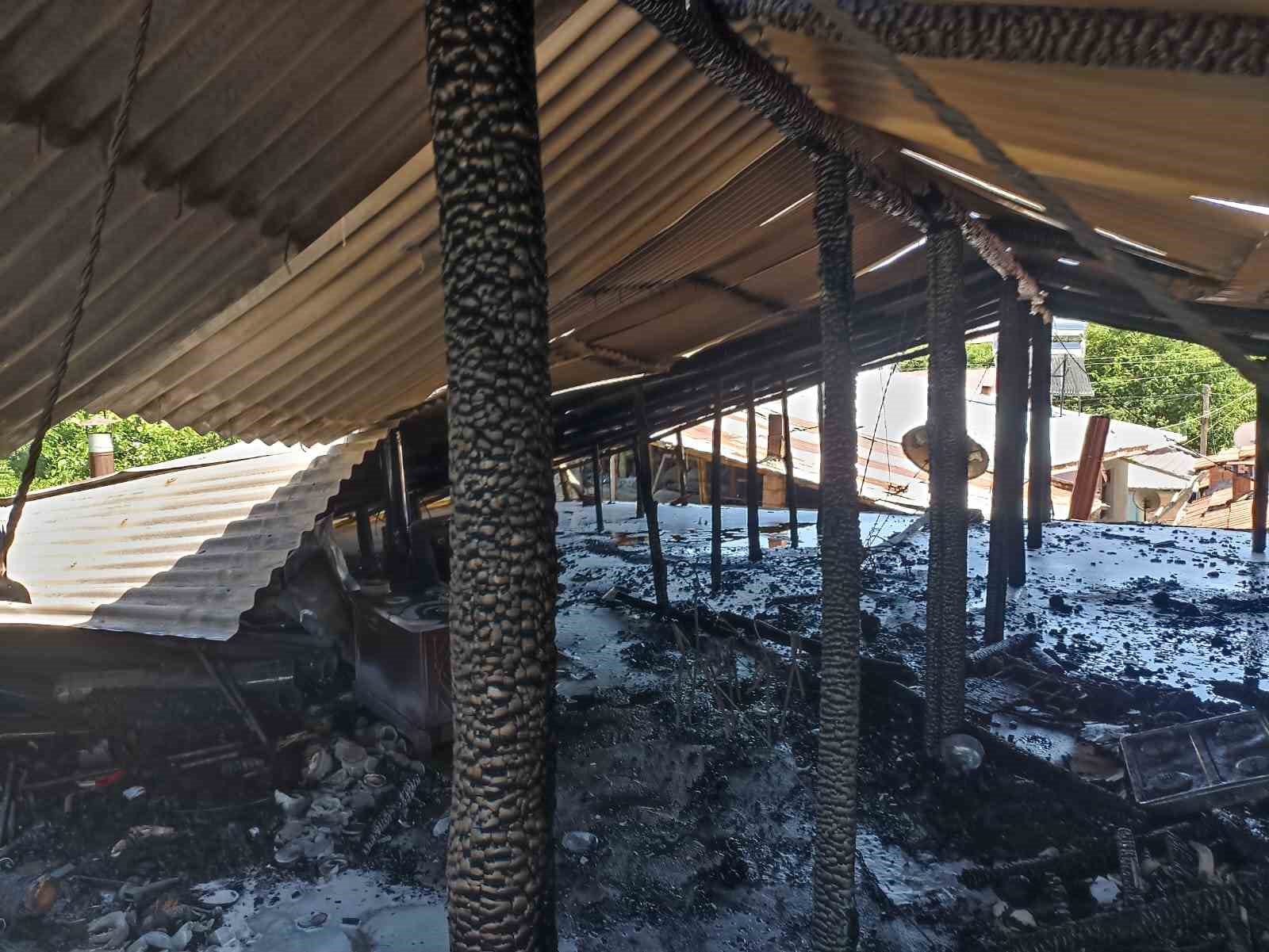 Darende’de çatı yangını korkuttu 