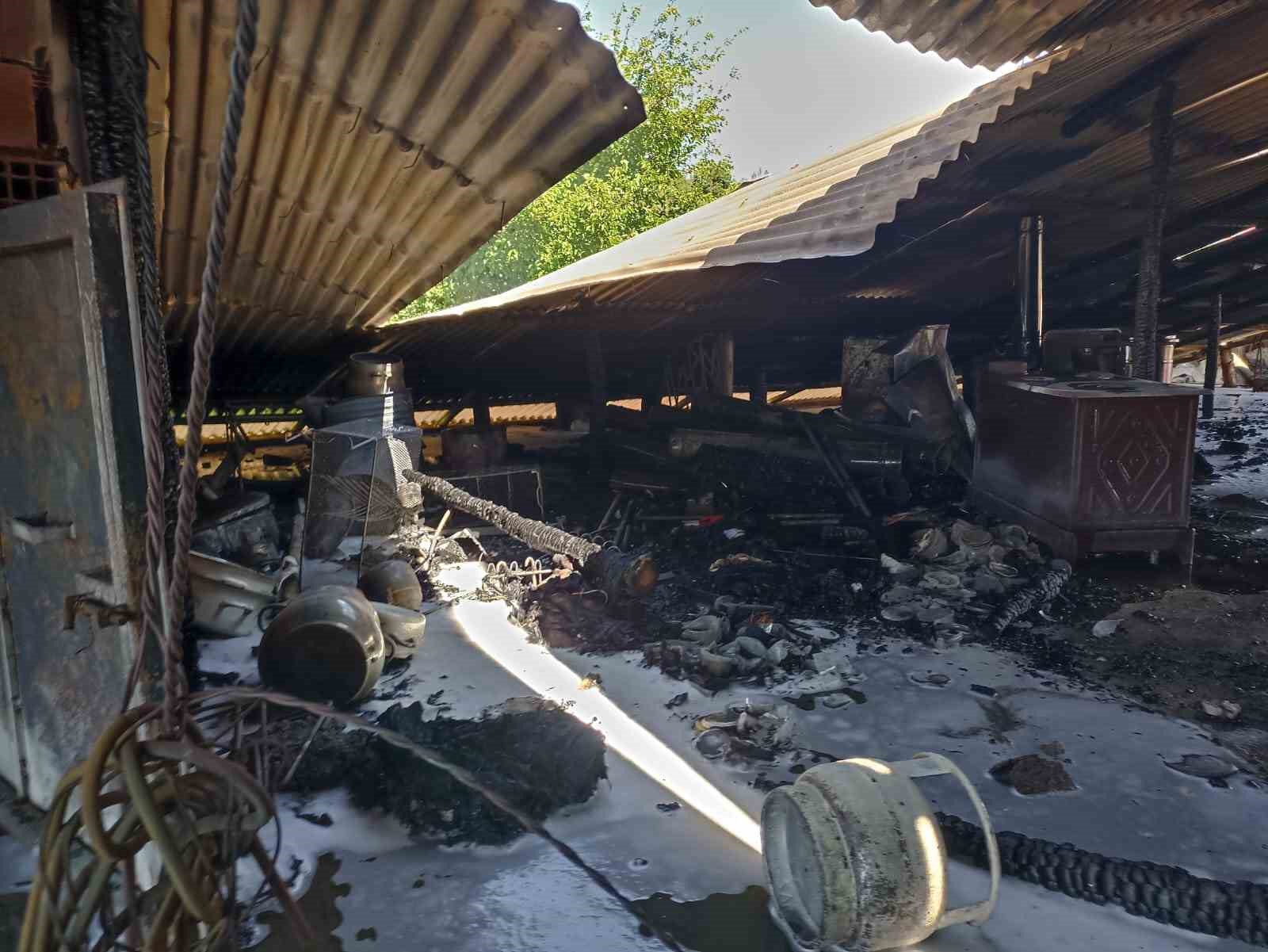 Darende’de çatı yangını korkuttu 